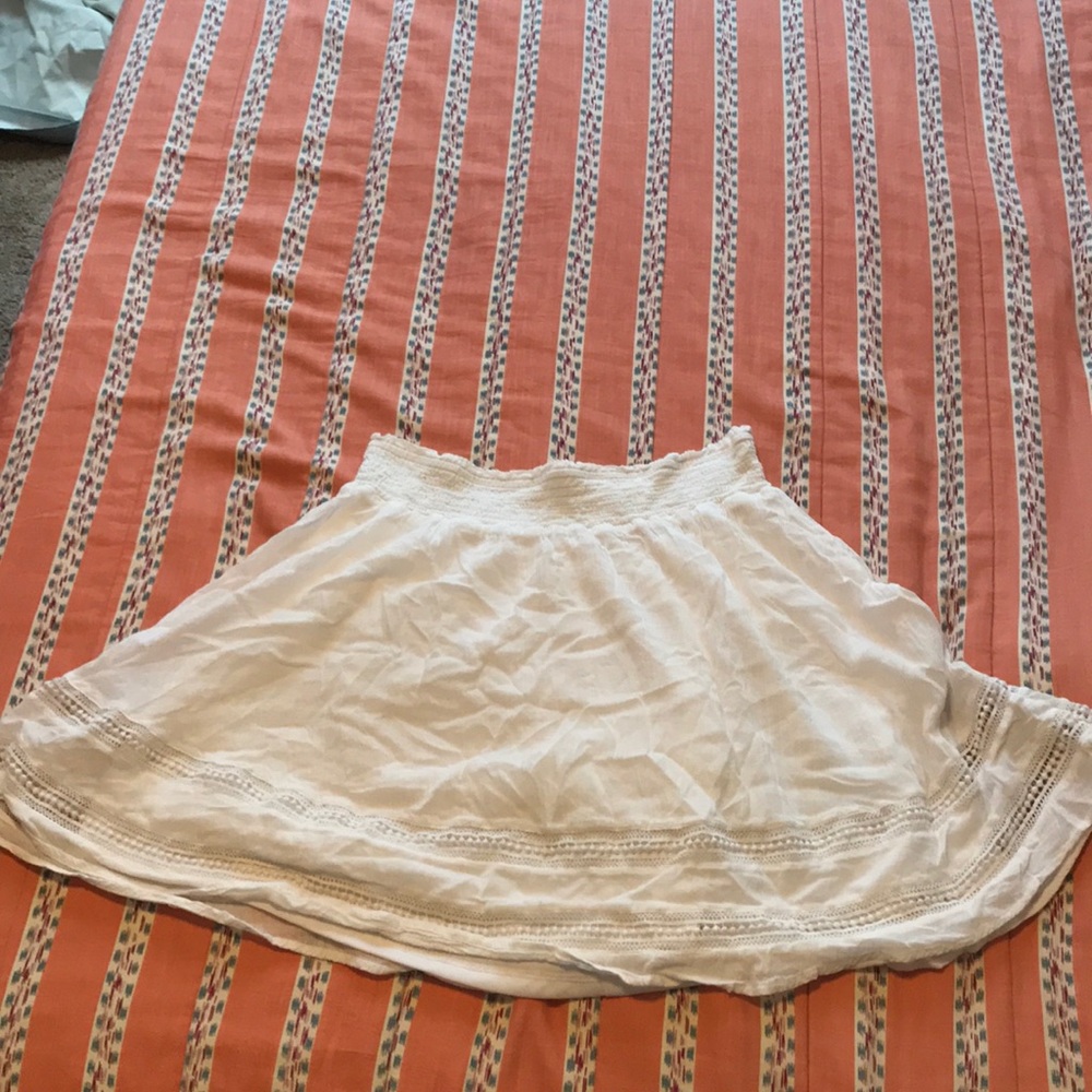 White flowy skirt